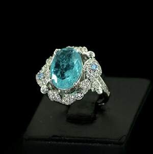 Каблучка у срібному покритті з Турмаліном Параїба та цирконами 4,17 карат Каблучка у срібному покритті з Турмаліном Параїба та цирконами 4,17 карат