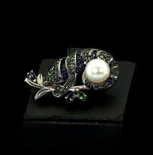 Срібна брошка 925 проби 4,93 г з Перлиною та цирконами 8,03 карат Срібна брошка 925 проби 4,93 г з Перлиною та цирконами 8,03 карат