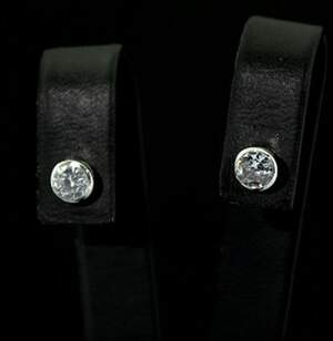 Срібні сережки 925 проби 1,45 г з цирконами 1,25 карат Срібні сережки 925 проби 1,45 г з цирконами 1,25 карат