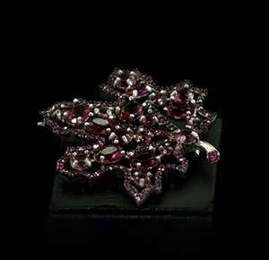 Срібна брошка 925 проби 7,42 г з рожевими Альпінітами та цирконами 5,8 карат Срібна брошка 925 проби 7,42 г з рожевими Альпінітами та цирконами 5,8 карат