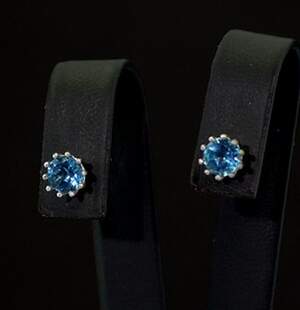 Срібні сережки 925 проби 1,55 г з Топазами Лондон Блу зі США 0,5 карат Срібні сережки 925 проби 1,55 г з Топазами Лондон Блу зі США 0,5 карат