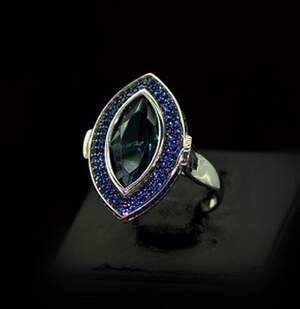 Срібна каблучка 925 проби 3,69 г з Топазом Лондон Блу зі США та цирконами 4,39 карат Срібна каблучка 925 проби 3,69 г з Топазом Лондон Блу зі США та цирконами 4,39 карат