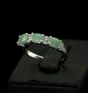 Срібна каблучка 925 проби 2,44 г з бразильськими Смарагдами класу AAAA та цирконами 1,57 карат Срібна каблучка 925 проби 2,44 г з бразильськими Смарагдами класу AAAA та цирконами 1,57 карат