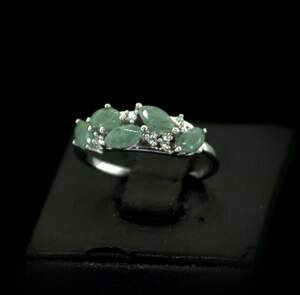 Срібна каблучка 925 проби 2,46 г з бразильськими Смарагдами класу АААА та цирконами 1,08 карат