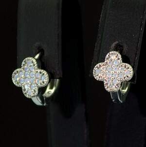 Серебряные серьги 925 пробы 2,7 г с гидротермальными Опалами 0,32 карат Серебряные серьги 925 пробы 2,7 г с гидротермальными Опалами 0,32 карат