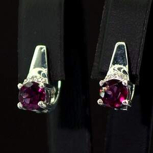 Серебряные серьги 925 пробы 4,35 г с Родолиты и фианитами 2,28 карат Серебряные серьги 925 пробы 4,35 г с Родолиты и фианитами 2,28 карат