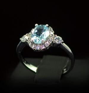Серебряное кольцо 925 пробы 3,03 г с голубым Топазом и фианитами 2,1 карат Серебряное кольцо 925 пробы 3,03 г с голубым Топазом и фианитами 2,1 карат