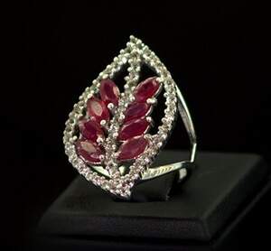 Серебряное кольцо 925 пробы 5,81 г с Рубінами АААА и фианитами 4,91 карат Серебряное кольцо 925 пробы 5,81 г с Рубінами АААА и фианитами 4,91 карат
