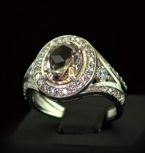 Серебряное кольцо 925 пробы 5,43 г с боливийским Аметрином и фианитами 3,71 карат Серебряное кольцо 925 пробы 5,43 г с боливийским Аметрином и фианитами 3,71 карат