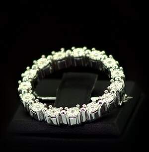 Серебряная брошь 925 пробы 7,19 гр. с белыми африканскими бриллиантами VVS1 0,11 карат Серебряная брошь 925 пробы 7,19 гр. с белыми африканскими бриллиантами VVS1 0,11 карат