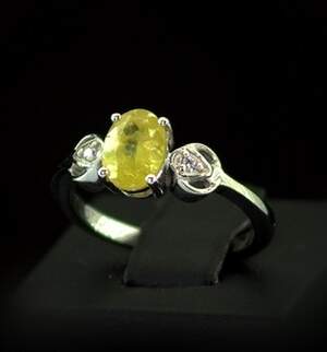 Серебряное кольцо 925 пробы 3,01 гр. с норвежским Сфеном класса АААА и топазами из США 1,34 карат