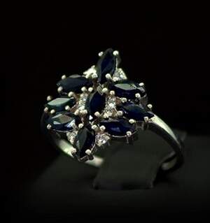 Срібна каблучка 925 проби 3,47 г зі шрі-ланкійськими Сапфірами класу AAAA та фіанітами 3,04 карат