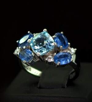 Срібна каблучка 925 проби 4,17 г з Топазом, кіанітами та фіанітами 4,58 карат