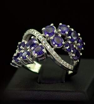Срібна каблучка 925 проби 4,4 г з африканськими Аметистами та фіанітами 3,22 карат Срібна каблучка 925 проби 4,4 г з африканськими Аметистами та фіанітами 3,22 карат