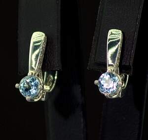Срібні сережки 925 проби 3,53 г з блакитними Топазами та фіанітами 1,9 карат Срібні сережки 925 проби 3,53 г з блакитними Топазами та фіанітами 1,9 карат