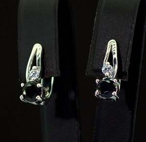 Срібні сережки 925 проби 3,46 г зі шрі-ланкійськими Сапфірами класу AAAA та фіанітами 1,43 карат Срібні сережки 925 проби 3,46 г зі шрі-ланкійськими Сапфірами класу AAAA та фіанітами 1,43 карат