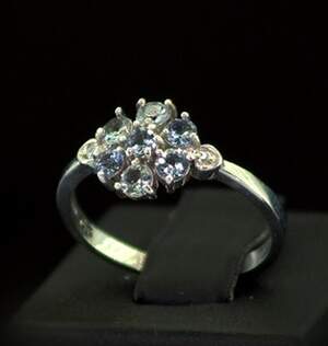 Срібна каблучка 925 проби 2,22 г з Танзанітами та фіанітами 0,92 карат Срібна каблучка 925 проби 2,22 г з Танзанітами та фіанітами 0,92 карат