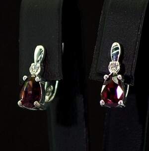 Срібні сережки 925 проби 3,38 г з кенійськими Родолітами та фіанітами 1,95 карат Срібні сережки 925 проби 3,38 г з кенійськими Родолітами та фіанітами 1,95 карат