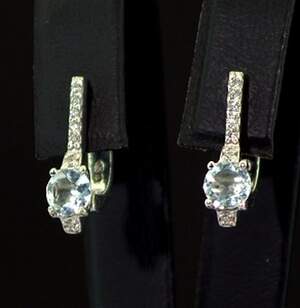 Срібні сережки 925 проби 2,79 г з Аквамаринами та фіанітами 1,05 карат Срібні сережки 925 проби 2,79 г з Аквамаринами та фіанітами 1,05 карат