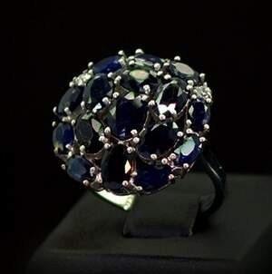 Срібна каблучка 925 проби 6,24 г з шрі-ланкійськими Сапфірами АААА та фіанітами 7,21 карат Срібна каблучка 925 проби 6,24 г з шрі-ланкійськими Сапфірами АААА та фіанітами 7,21 карат