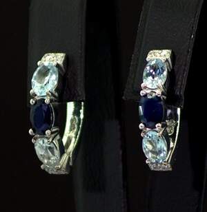 Срібні сережки 925 пр, 4,68 г з шрі-ланк, Сапфірами АААА, блакитними топазами та фіанітами 3,55 к Срібні сережки 925 пр, 4,68 г з шрі-ланк, Сапфірами АААА, блакитними топазами та фіанітами 3,55 к