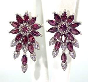 Срібні сережки 925 проби 10,47 г з танзанійськими Родолітами та фіанітами 9,53 карат Срібні сережки 925 проби 10,47 г з танзанійськими Родолітами та фіанітами 9,53 карат