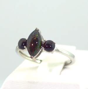 Срібна каблучка 925 проби 2,03 г з чорними ефіопськими Опалами класу АААА 1,2 карат