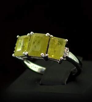 Срібна каблучка 925 проби 3,73 г з норвезькими Сфенами класу АААА та топазами зі США 4,26 карат