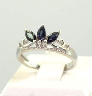 Срібна каблучка 925 проби 2,75 г з норвезькими Сфенами класу АААА 0,8 карат