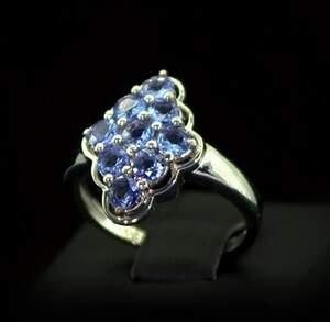 Срібна каблучка 925 проби 3,53 г з Танзанітами класу АААА 1,7 карат Срібна каблучка 925 проби 3,53 г з Танзанітами класу АААА 1,7 карат