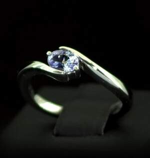 Срібна каблучка 925 проби 2,75 г з Танзанітом класу АААА 0,5 карат Срібна каблучка 925 проби 2,75 г з Танзанітом класу АААА 0,5 карат