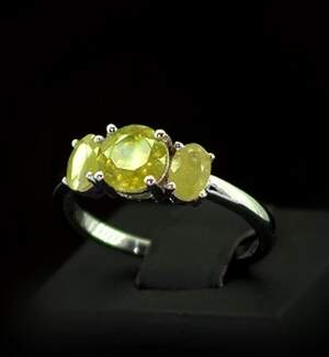 Срібна каблучка 925 проби 3,26 г з норвезьким Сфеном класу АААА 2,75 карат Срібна каблучка 925 проби 3,26 г з норвезьким Сфеном класу АААА 2,75 карат