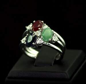 Срібна каблучка 925 проби 6,41 г з блакитним шрі-ланкійським Сапфіром класу АААА, бразильським Смарагдом класу АААА,африканським Роял рубіном класу АААА та Срібна каблучка 925 проби 6,41 г з блакитним шрі-ланкійським Сапфіром класу АААА, бразильським Смарагдом класу АААА,африканським Роял рубіном класу АААА та