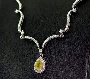 Срібне кольє 925 проби 7,44 г з норвезьким Сфеном класу АААА та топазами зі США 2,18 карат Срібне кольє 925 проби 7,44 г з норвезьким Сфеном класу АААА та топазами зі США 2,18 карат