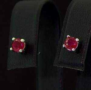 Срібні сережки 925 проби 0,96 г з африканськими Роял рубінами класу AAAA 0,8 карат Срібні сережки 925 проби 0,96 г з африканськими Роял рубінами класу AAAA 0,8 карат