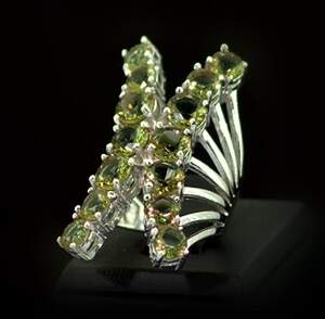 Серебряное кольцо 925 пробы 12,79 г с турецкими Султанітами класса АААА 5,1 карат Серебряное кольцо 925 пробы 12,79 г с турецкими Султанітами класса АААА 5,1 карат