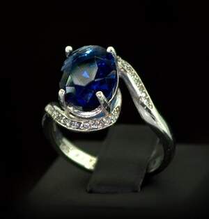 Серебряное кольцо 925 пробы 4,73 г с Лінде Танзанітом и цирконами 3,51 карат