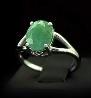 Серебряное кольцо 925 пробы 3,34 г с бразильским Смарагдом класса АААА 3,31 карат
