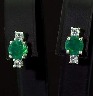Серебряные серьги 925 пробы 1,89 г с зелеными эфиопскими Опалами класса АААА и топазами со США 1,72 карат Серебряные серьги 925 пробы 1,89 г с зелеными эфиопскими Опалами класса АААА и топазами со США 1,72 карат
