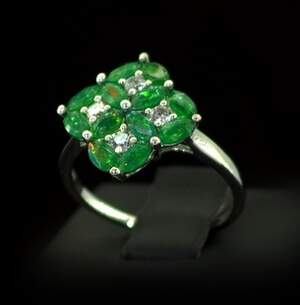 Серебряное кольцо 925 пробы 3,11 г с зелеными эфиопскими Опалами класса АААА и топазами со США 2,71 карат Серебряное кольцо 925 пробы 3,11 г с зелеными эфиопскими Опалами класса АААА и топазами со США 2,71 карат