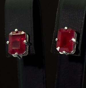 Серебряные серьги 925 пробы 2,37 г с африканскими Роял Рубінами 3,25 карат Серебряные серьги 925 пробы 2,37 г с африканскими Роял Рубінами 3,25 карат