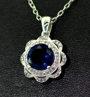 Срібна підвіска 925 проби 3,31 г з Лінде Танзанітом та цирконами 3,02 карат Срібна підвіска 925 проби 3,31 г з Лінде Танзанітом та цирконами 3,02 карат