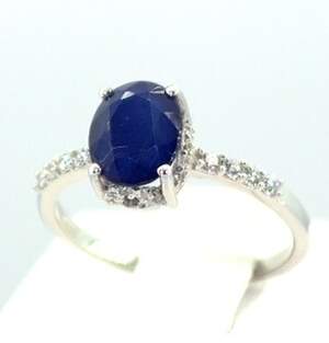 Серебряное кольцо 925 пробы 2,04 г со шри-ланкийским Сапфіром класса АААА и цирконами 2,72 карат
