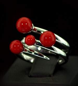 Серебряное кольцо 925 пробы 4,93 г с красными Коралами 2,33 карат Серебряное кольцо 925 пробы 4,93 г с красными Коралами 2,33 карат