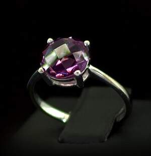 Срібна каблучка 925 проби 2,33 г з індійським Олександритом 3,75 карат Срібна каблучка 925 проби 2,33 г з індійським Олександритом 3,75 карат