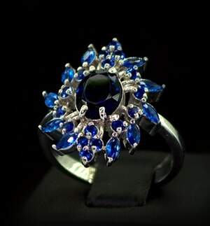 Серебряное кольцо 925 пробы 5,82 г с синими Фианитами 5,15 карат Серебряное кольцо 925 пробы 5,82 г с синими Фианитами 5,15 карат