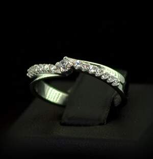 Серебряное кольцо 925 пробы 2,17 г с Фианитами 0,2 карат Серебряное кольцо 925 пробы 2,17 г с Фианитами 0,2 карат