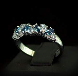 Серебряное кольцо 925 пробы 3,13 г с Топазами Лондон Блу со США та голубыми Топазами 1,05 карат Серебряное кольцо 925 пробы 3,13 г с Топазами Лондон Блу со США та голубыми Топазами 1,05 карат