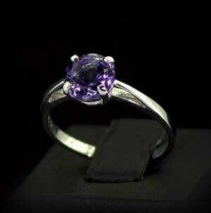 Серебряное кольцо 925 пробы 2,18 г с бразильским Аметистом 1,91 карат Серебряное кольцо 925 пробы 2,18 г с бразильским Аметистом 1,91 карат
