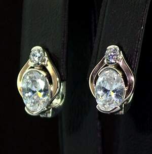 Серебряные серьги 925 пробы с позолотой 375 пробы 4,24 г с белыми Фианитами 4,2 карат Серебряные серьги 925 пробы с позолотой 375 пробы 4,24 г с белыми Фианитами 4,2 карат